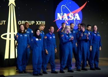 Astronaut graduates from the United States and United Arab Emirates during a ceremony at the NASA Johnson Space Center. ©AFP