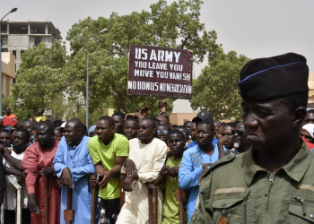 Protesters urge US troops to leave Niger during a demonstration in Niamey on April 13, 2024 / ©AFP