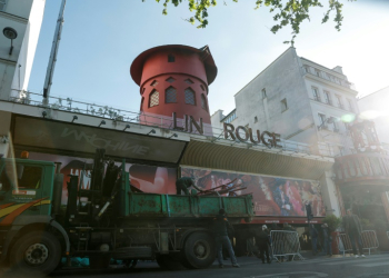 The Moulin Rouge is a must-see for many Paris tourists. ©AFP