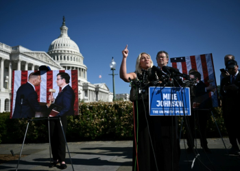 US Republican Representatives Marjorie Taylor Greene (C), holds a press conference on House Democratic Leader Hakeem Jeffries' (L in photo) endorsement of Republican House Speaker Mike Johnson (R in photo), outside the US Capitol in Washington, DC, on May 1, 2024. ©AFP