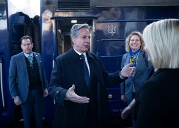 US Secretary of State Antony Blinken is greeted by US Ambassador to Ukraine Bridget Brink after arriving by train in Kyiv on May 14, 2024. ©AFP