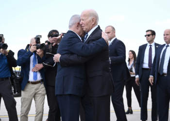 Israel Prime Minister Benjamin Netanyahu hugs US President Joe Biden upon his arrival at Tel Aviv's Ben Gurion airport on October 18, 2023. ©AFP