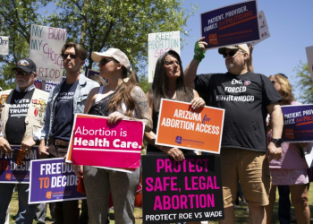 Protesters condemn Arizona's 1864 abortion ban at the state House of Representatives in April 2024 in Phoenix. ©AFP