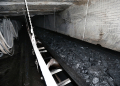A conveyor belt transports tons of coal at a mine / ©AFP