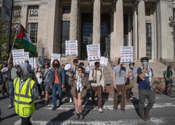 Pro-Palestinian protesters march across campus at the Massachusetts Institute of Technology (MIT) after three other protesters were arrested for blocking a parking garage in Cambridge, Massachusetts, on May 9, 2024 / ©AFP